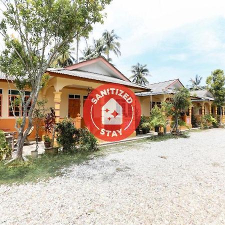 Oyo 89887 Chalet Yunie Marang Exterior foto