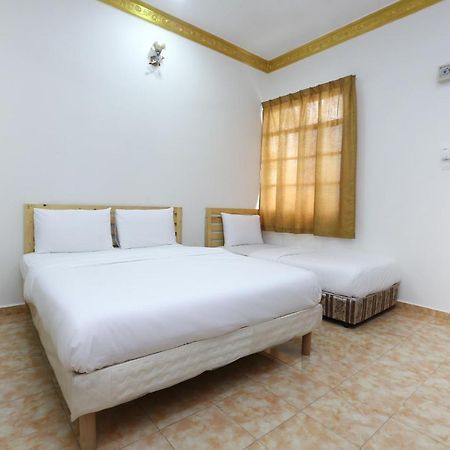 Oyo 89887 Chalet Yunie Marang Exterior foto