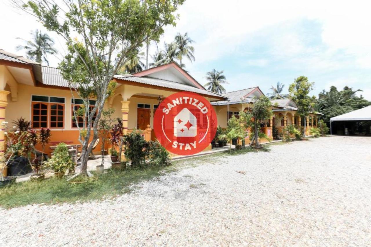 Oyo 89887 Chalet Yunie Marang Exterior foto