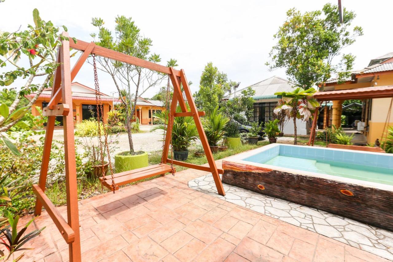 Oyo 89887 Chalet Yunie Marang Exterior foto