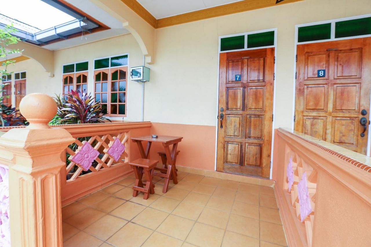 Oyo 89887 Chalet Yunie Marang Exterior foto
