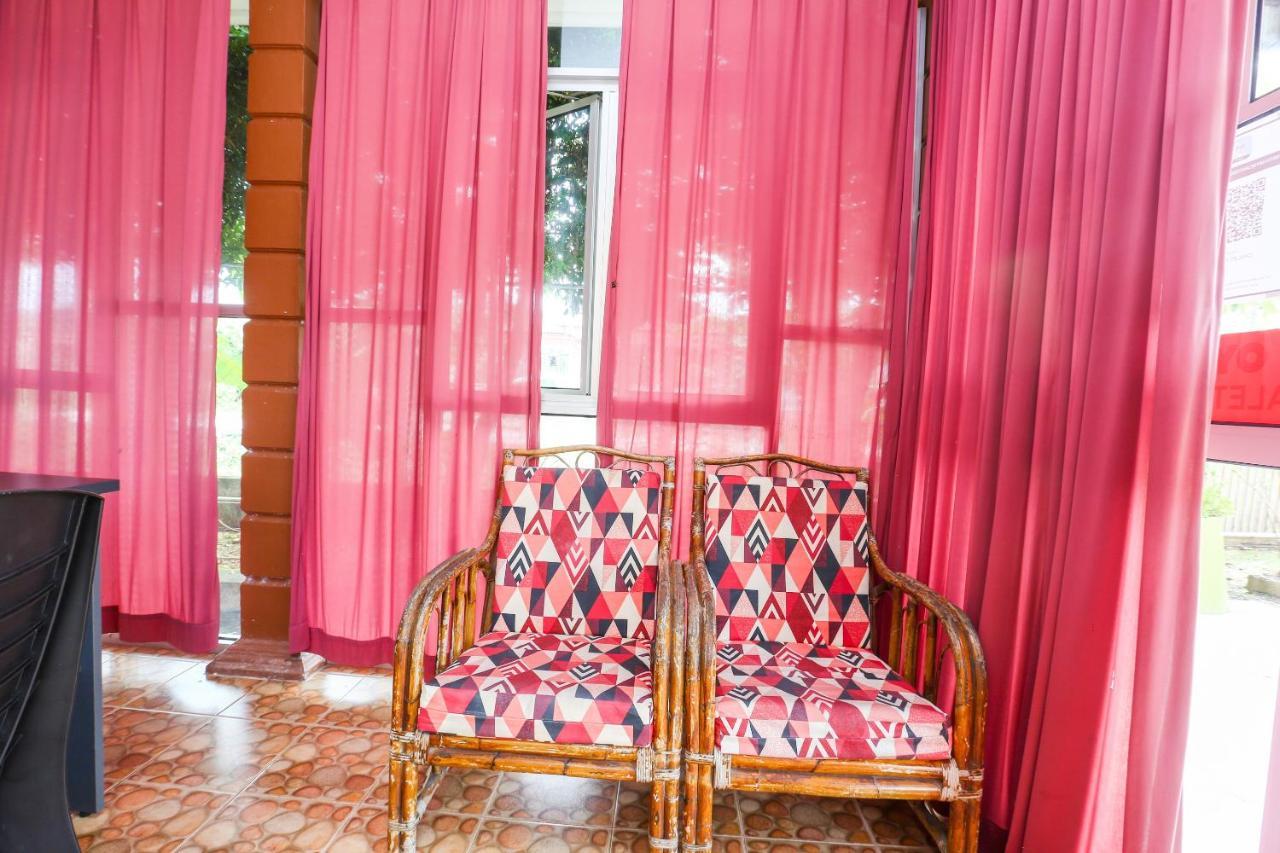 Oyo 89887 Chalet Yunie Marang Exterior foto